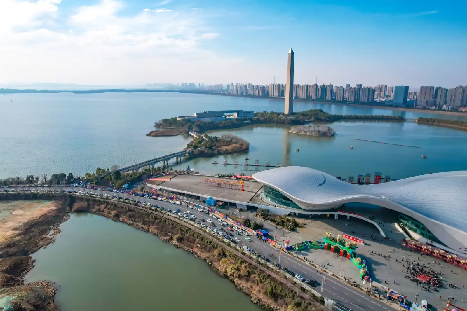2024年深圳知识产权服务费用对比分析：商标注册与专利申请成本